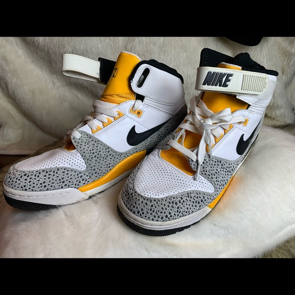 nike air revolution safari